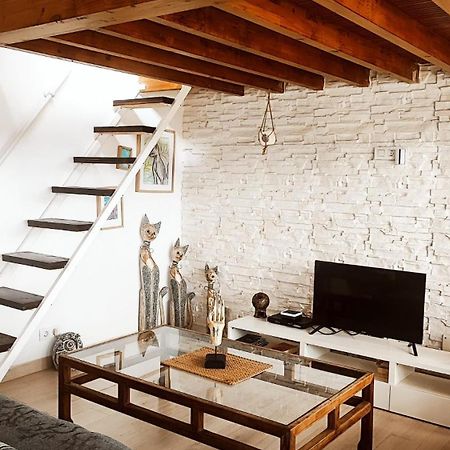 Beautiful Chalet With Wifi And Free Parking Arona  Buitenkant foto