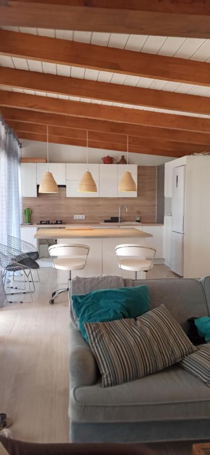 Beautiful Chalet With Wifi And Free Parking Arona  Buitenkant foto