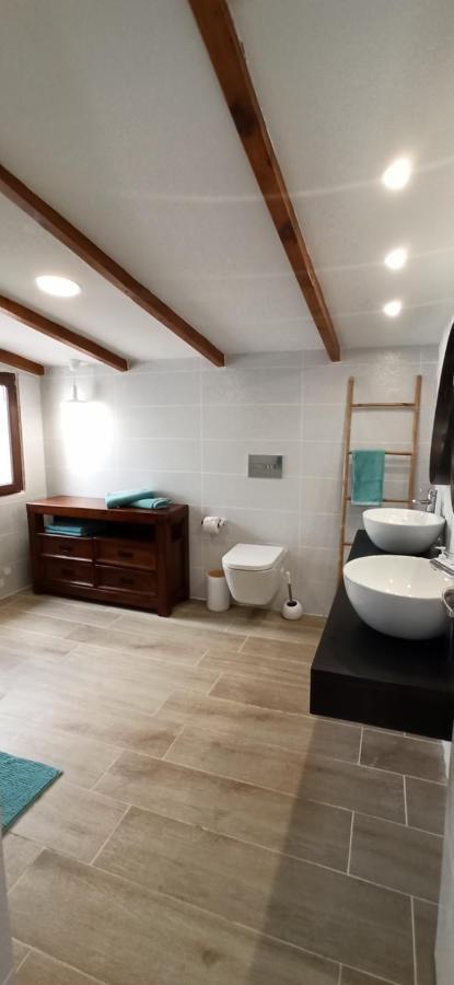 Beautiful Chalet With Wifi And Free Parking Arona  Buitenkant foto