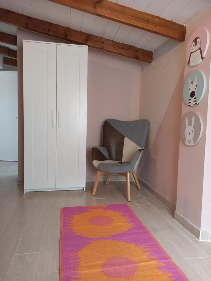 Beautiful Chalet With Wifi And Free Parking Arona  Buitenkant foto