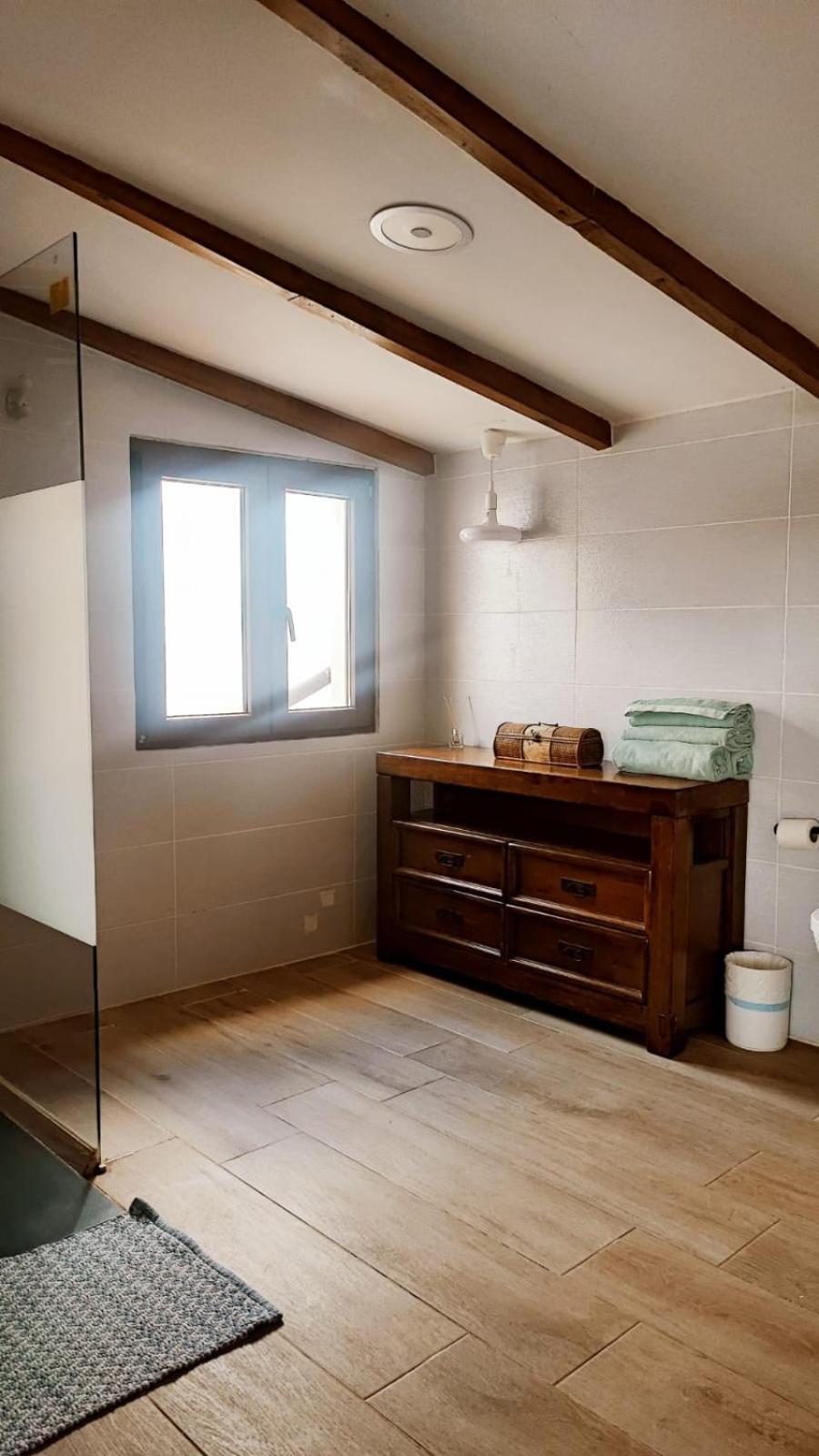 Beautiful Chalet With Wifi And Free Parking Arona  Buitenkant foto